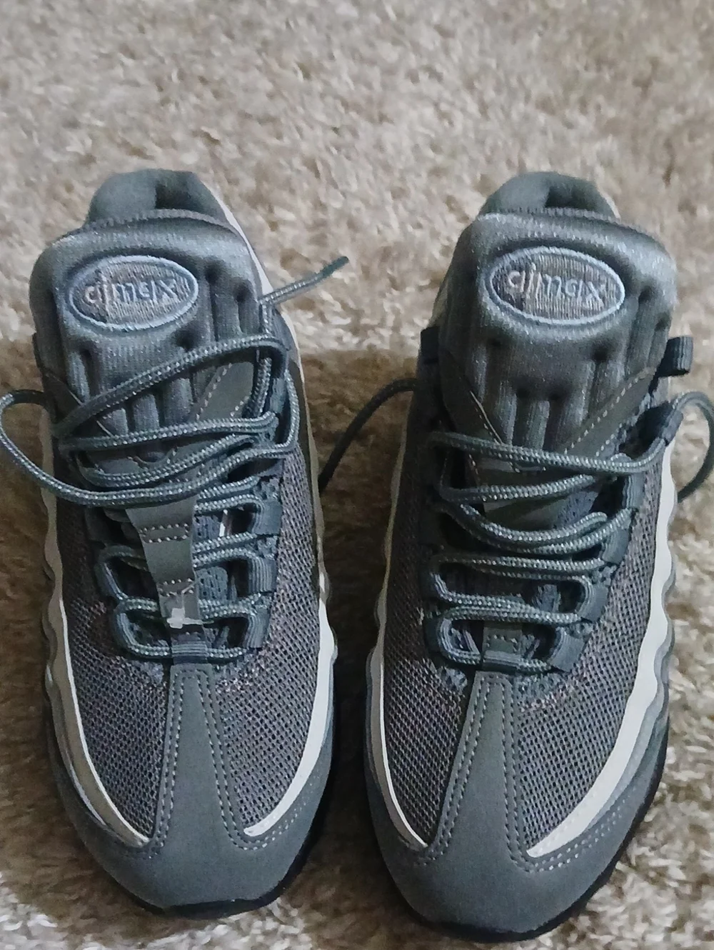 NWOT NIKE AIR MAX